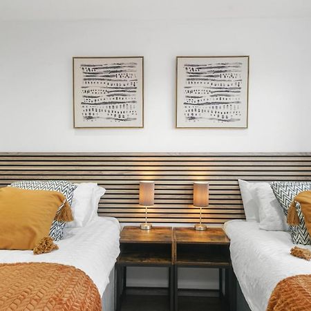 Modern Bungalow In Maidstone Sleeps 5 With Free Parking Eksteriør billede