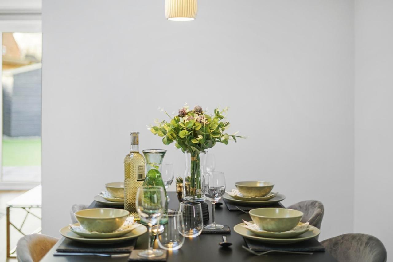 Modern Bungalow In Maidstone Sleeps 5 With Free Parking Eksteriør billede