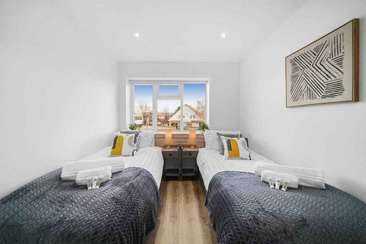 Modern Bungalow In Maidstone Sleeps 5 With Free Parking Eksteriør billede