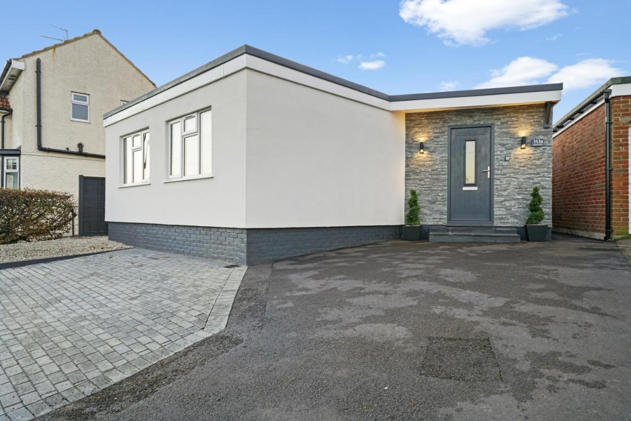 Modern Bungalow In Maidstone Sleeps 5 With Free Parking Eksteriør billede